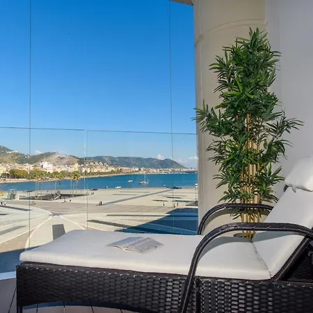 Mareluna Crescent - Luxury Seafront Experience Apartamento *