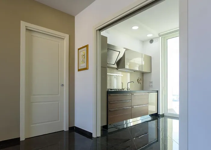 Mareluna Crescent - Luxury Seafront Experience Apartamento *