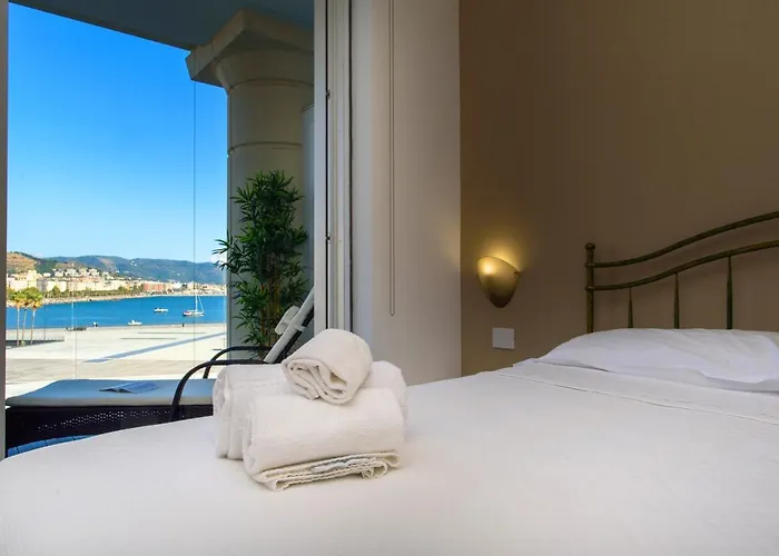 Apartamento Mareluna Crescent - Luxury Seafront Experience *