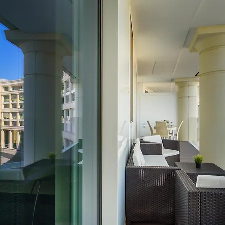 アパート Mareluna Crescent - Luxury Seafront Experience *