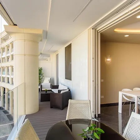 Mareluna Crescent - Luxury Seafront Experience *