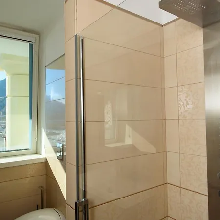 Mareluna Crescent - Luxury Seafront Experience *