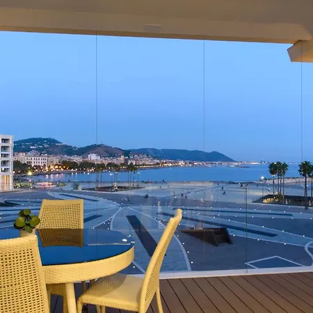 アパート Mareluna Crescent - Luxury Seafront Experience サレルノ