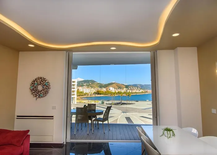 Mareluna Crescent - Luxury Seafront Experience Salerno