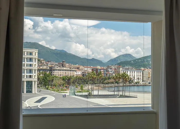 Mareluna Crescent - Luxury Seafront Experience Apartament *