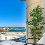 Mareluna Crescent - Luxury Seafront Experience
