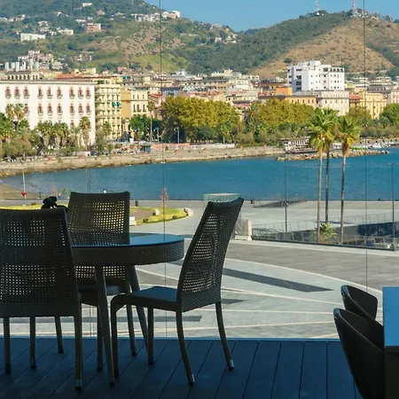 Appartamento Mareluna Crescent - Luxury Seafront Experience