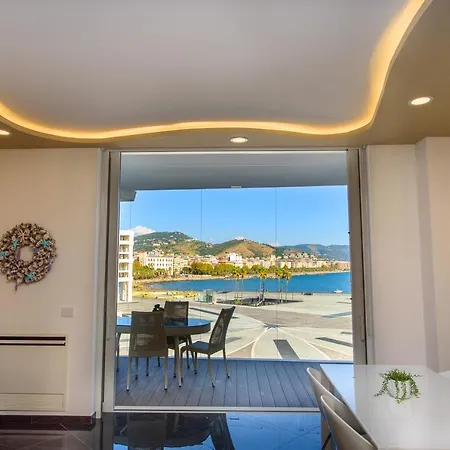 Mareluna Crescent - Luxury Seafront Experience Салерно