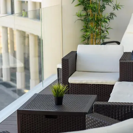 Mareluna Crescent - Luxury Seafront Experience Апартаменты *