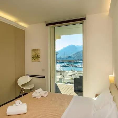 Mareluna Crescent - Luxury Seafront Experience *