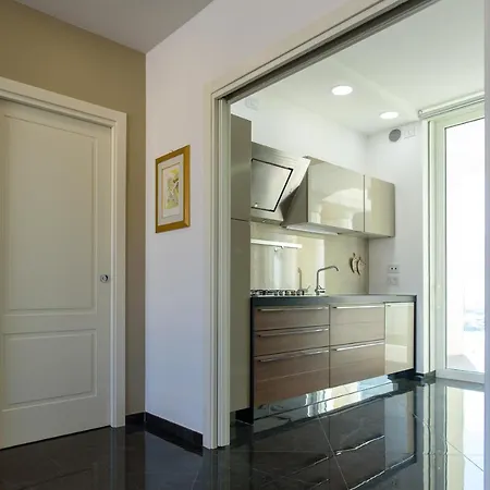 Mareluna Crescent - Luxury Seafront Experience شقة *