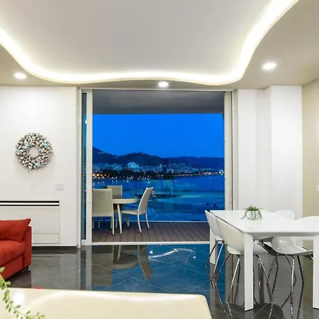 شقة Mareluna Crescent - Luxury Seafront Experience *