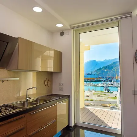 Daire Mareluna Crescent - Luxury Seafront Experience Salerno