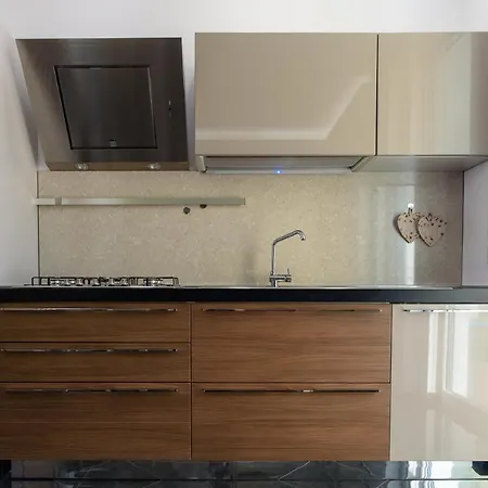 Mareluna Crescent - Luxury Seafront Experience Салерно