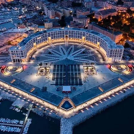 Mareluna Crescent - Luxury Seafront Experience *