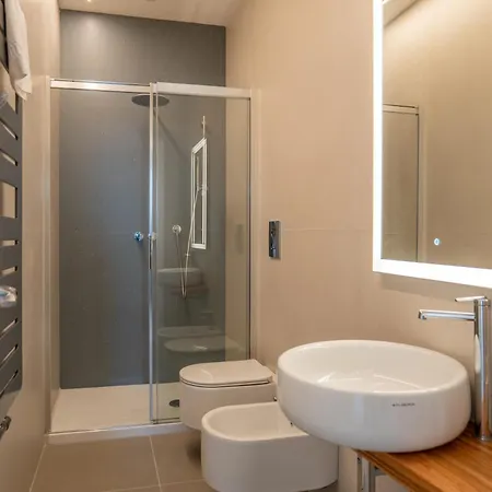 Mareluna Crescent - Luxury Seafront Experience Салерно
