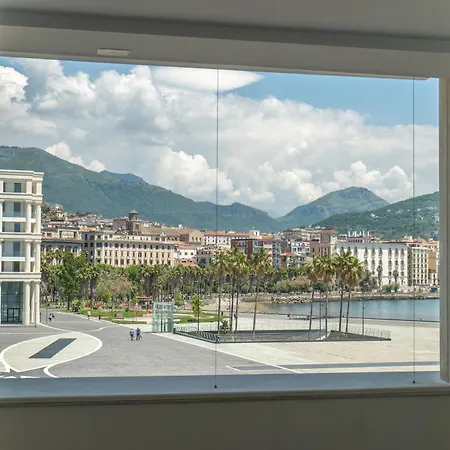 Mareluna Crescent - Luxury Seafront Experience Апартаменты *