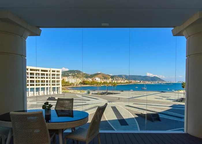 Mareluna Crescent - Luxury Seafront Experience Διαμέρισμα *