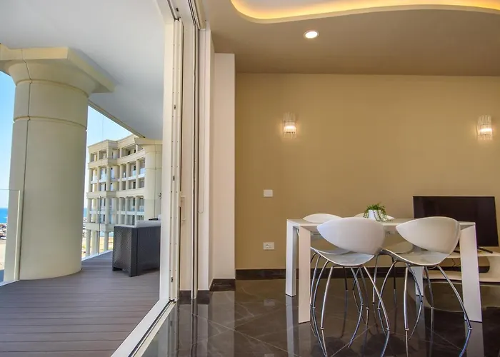 Mareluna Crescent - Luxury Seafront Experience Appartement Salernes