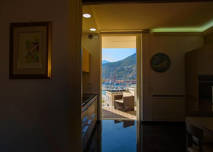 Mareluna Crescent - Luxury Seafront Experience Διαμέρισμα *