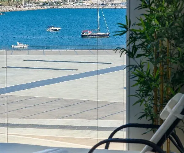 Mareluna Crescent - Luxury Seafront Experience Διαμέρισμα *