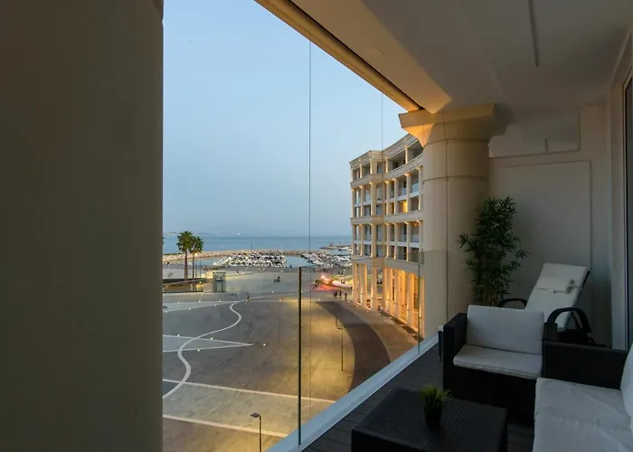 Διαμέρισμα Mareluna Crescent - Luxury Seafront Experience Σαλέρνο