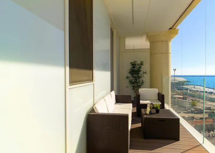 Mareluna Crescent - Luxury Seafront Experience