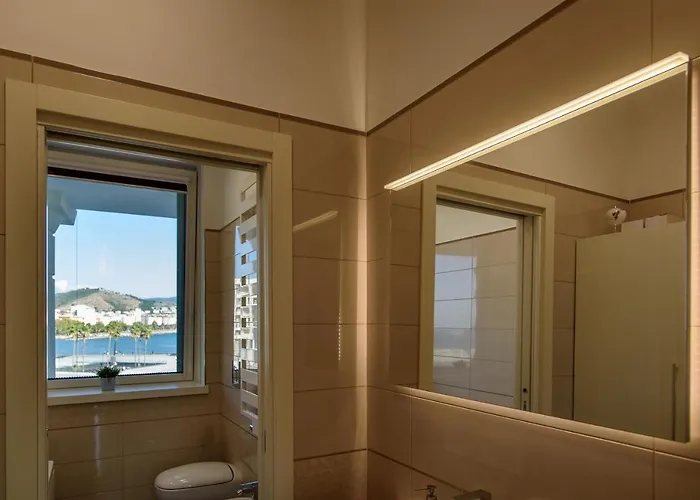 Mareluna Crescent - Luxury Seafront Experience * Σαλέρνο