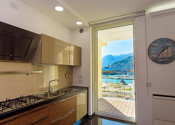 Διαμέρισμα Mareluna Crescent - Luxury Seafront Experience Σαλέρνο