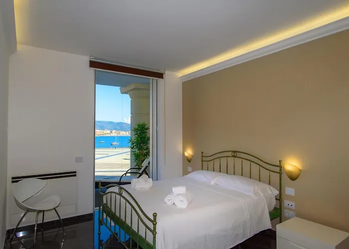 Mareluna Crescent - Luxury Seafront Experience Διαμέρισμα