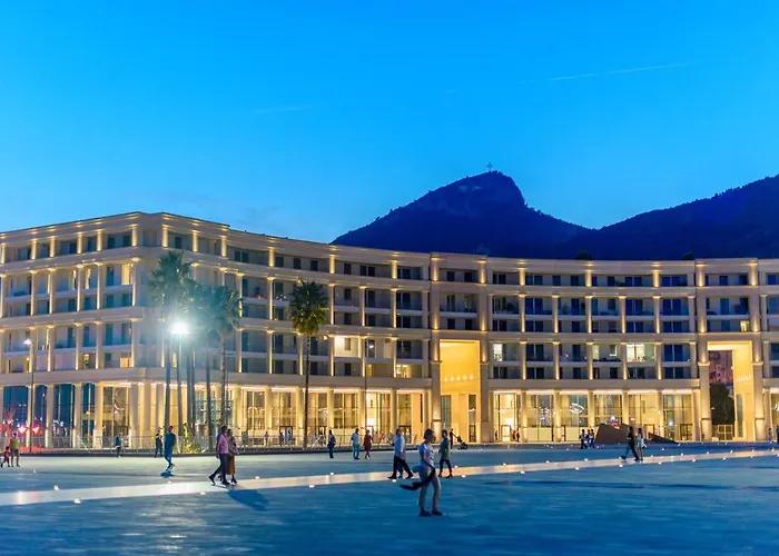 Mareluna Crescent - Luxury Seafront Experience *