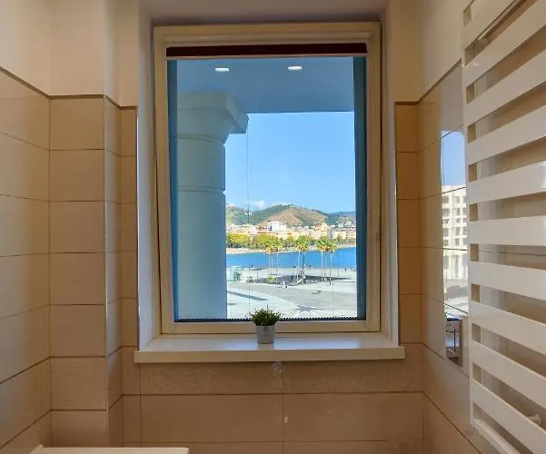 Mareluna Crescent - Luxury Seafront Experience Διαμέρισμα