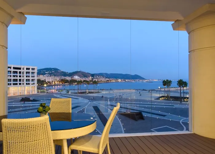 Διαμέρισμα Mareluna Crescent - Luxury Seafront Experience Σαλέρνο