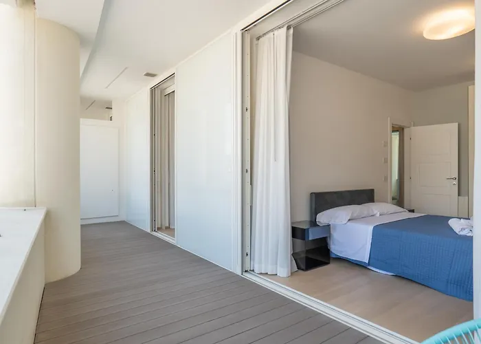 Mareluna Crescent - Luxury Seafront Experience Διαμέρισμα Σαλέρνο